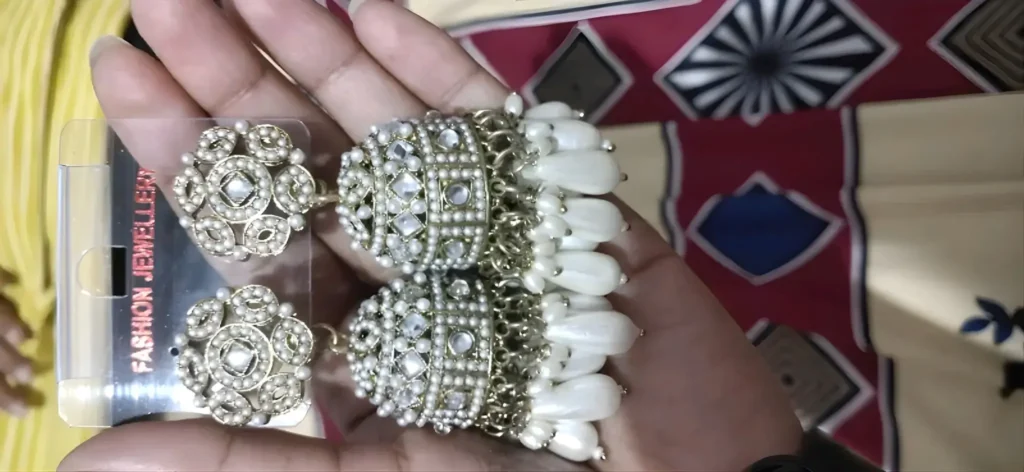Women's Pearls Kundan Jhumka Earrings 