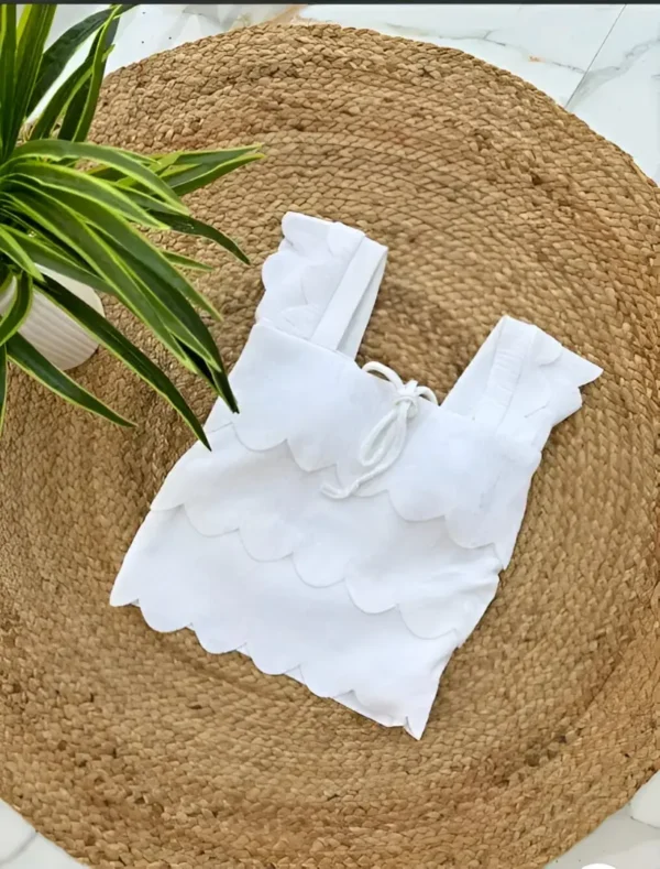 SCALLOP EDGE TEXTURED CROP TOP