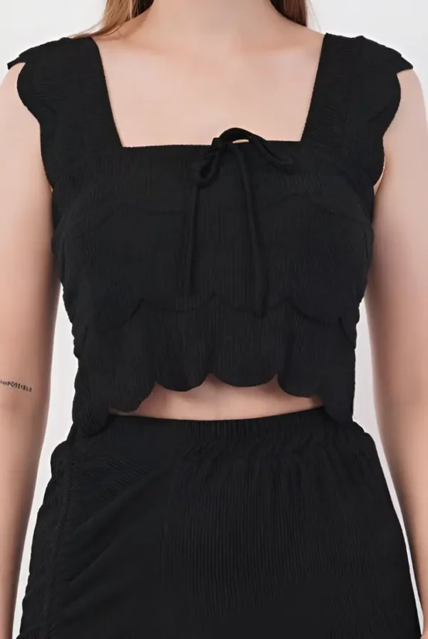 SCALLOP EDGE TEXTURED CROP TOP