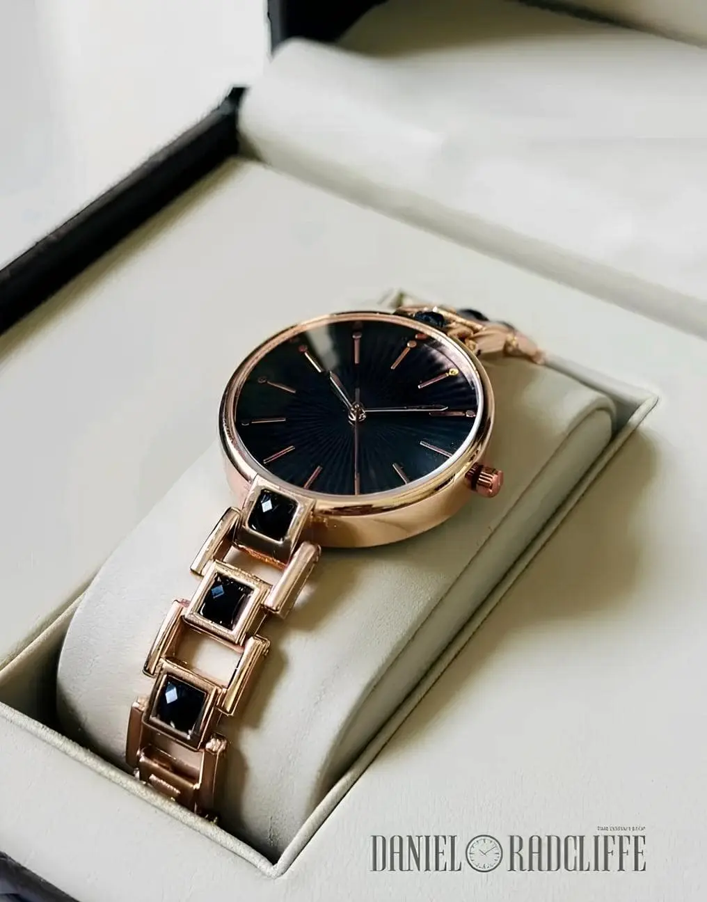 LUXURY WOMEN WATCH 