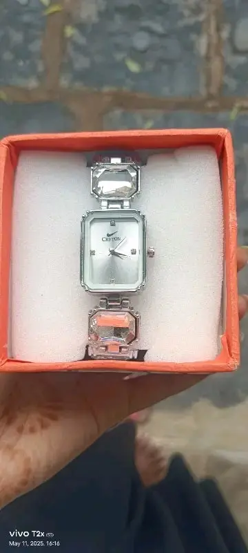 ELEGANT CRYSTAL WOMEN WATCH 