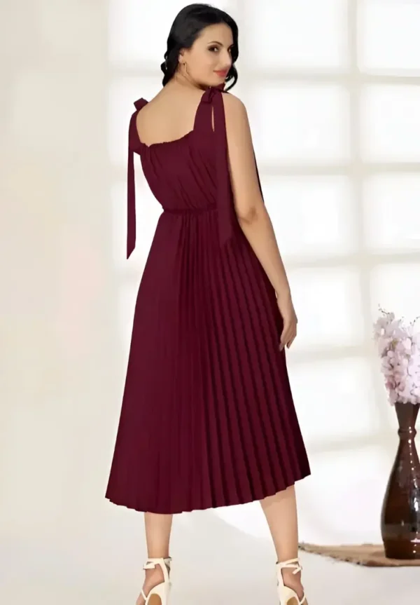 ELEGANT PLEATED MIDI DRESS WITH ADJUSTABLE TIE STRAPS