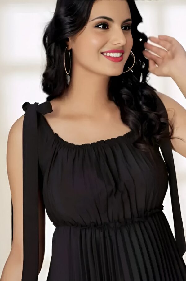 ELEGANT PLEATED MIDI DRESS WITH ADJUSTABLE TIE STRAPS